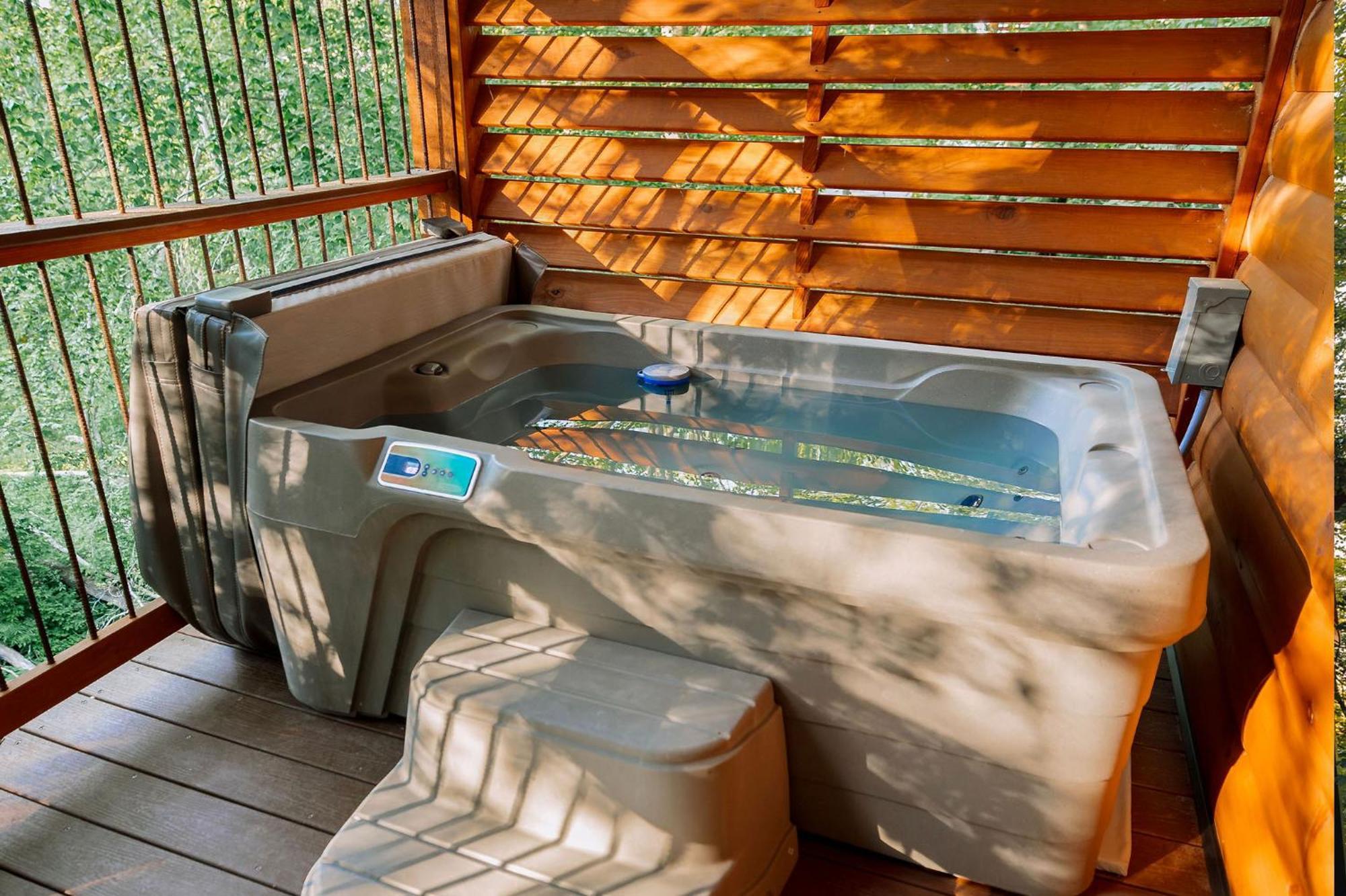 Cricket Hill Treehouse B By Amish Country Lodging Millersburg Exteriör bild
